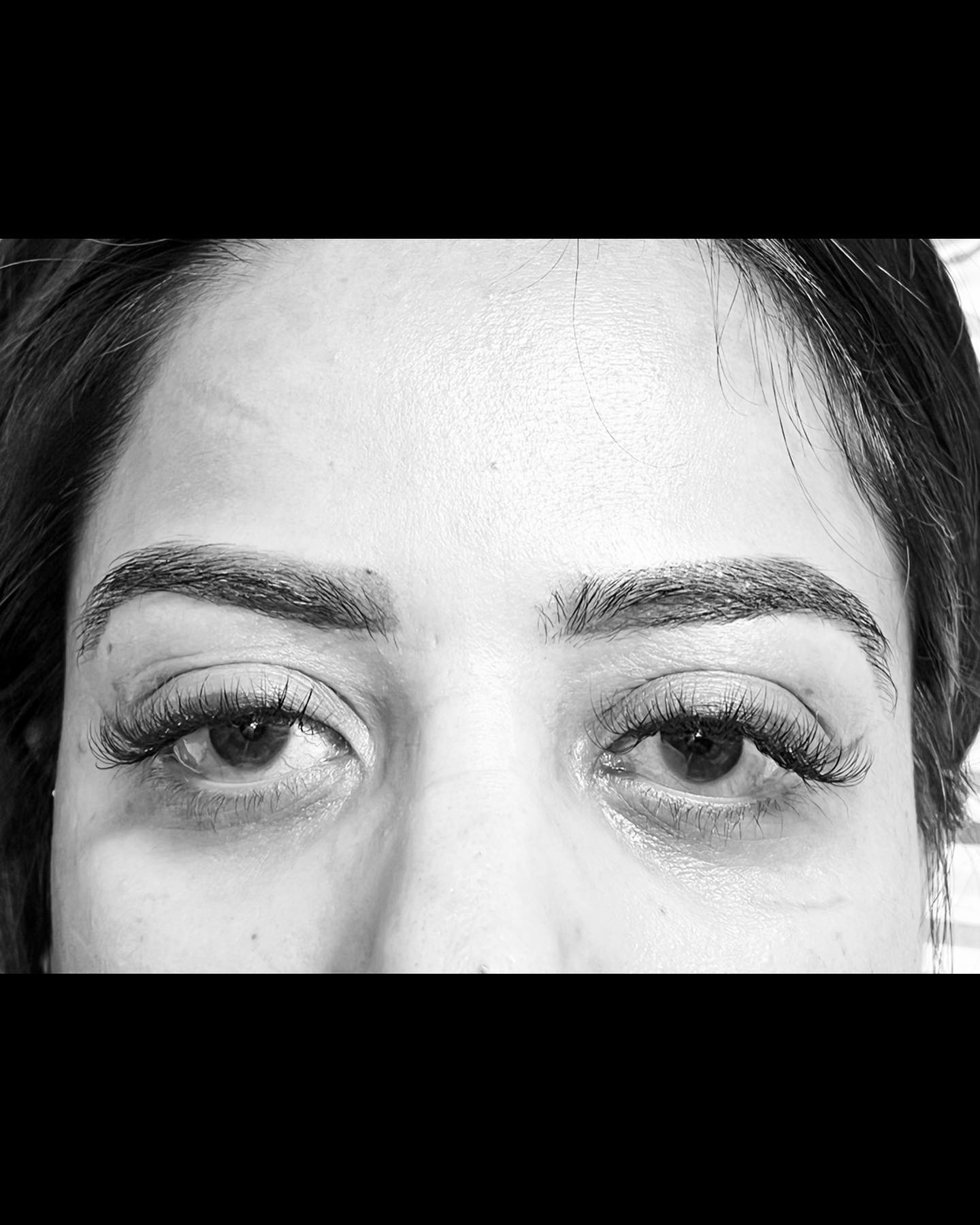 Classic lashes — Natural black & white